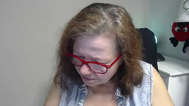 Snapshot of Adelewildx chatting on 03/04/25, 10:13 Adelewildx online show from 03/04/25, 10:13