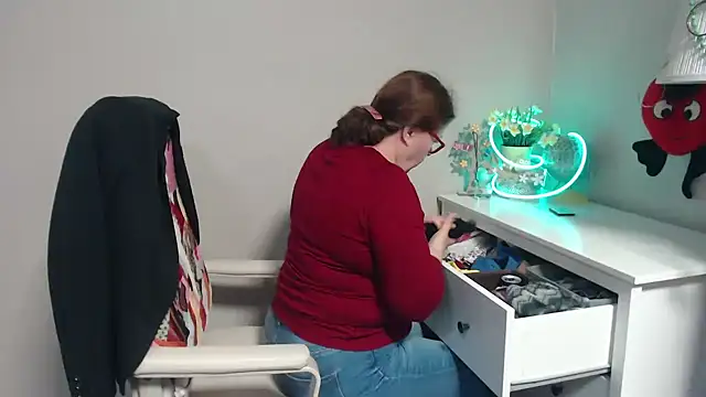 Snapshot of Adelewildx chatting on 03/05/25, 04:24 Adelewildx online show from 03/05/25, 04:24