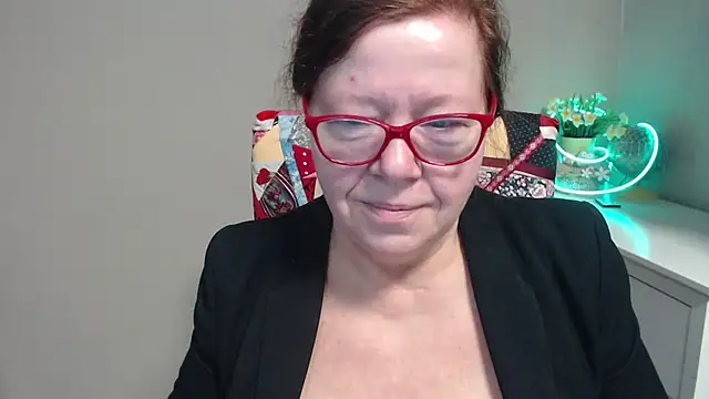 Snapshot of Adelewildx chatting on 03/06/25, 04:30 Adelewildx online show from 03/06/25, 04:30