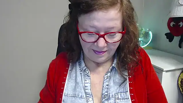 Snapshot of Adelewildx chatting on 03/12/25, 04:41 Adelewildx online show from 03/12/25, 04:41