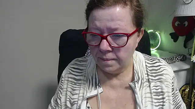 Snapshot of Adelewildx chatting on 03/18/25, 04:15 Adelewildx online show from 03/18/25, 04:15