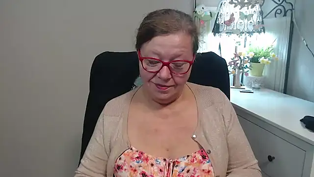 Snapshot of Adelewildx chatting on 09/24/25, 03:21 Adelewildx online show from 09/24/25, 03:21