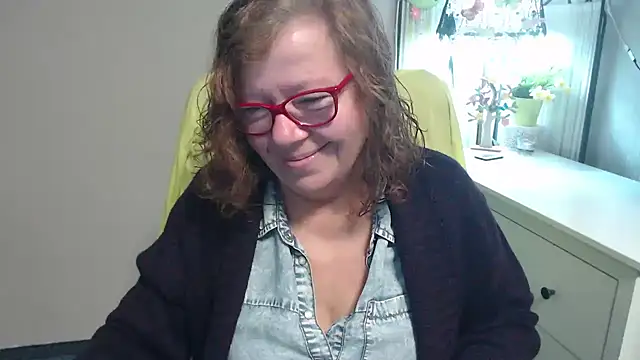 Snapshot of Adelewildx chatting on 10/02/25, 02:51 Adelewildx online show from 10/02/25, 02:51