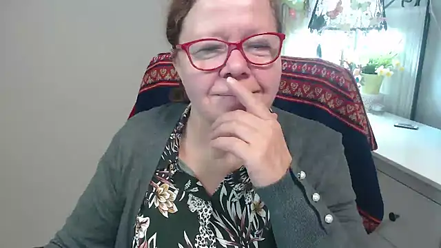 Snapshot of Adelewildx chatting on 10/16/25, 03:29 Adelewildx online show from 10/16/25, 03:29