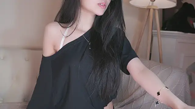 Snapshot of IsMiMi chatting on 10/24/25, 07:32 IsMiMi online show from 10/24/25, 07:32