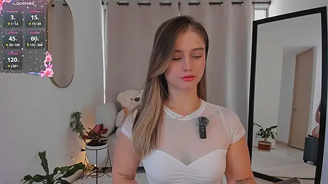 roxie gates  online show from 09/27/25, 04:34