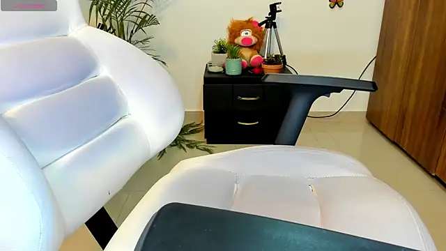 Snapshot of darsha_sahu chatting on 02/25/25, 05:19 darsha sahu online show from 02/25/25, 05:19