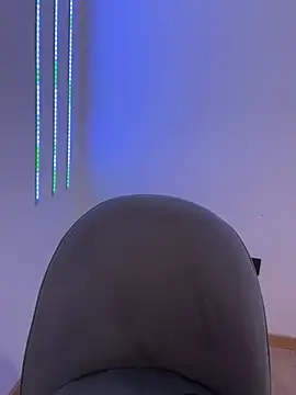 Snapshot of Liiaa chatting on 03/20/25, 12:43 Liiaa online show from 03/20/25, 12:43