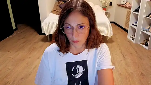 Snapshot of CaringSophie chatting on 06/05/26, 05:29 CaringSophie online show from 06/05/26, 05:29