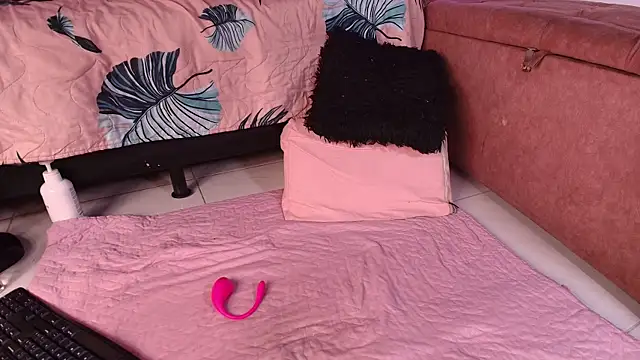 Snapshot of emyli_sw_ chatting on 01/08/25, 09:10 emyli sw online show from 01/08/25, 09:10