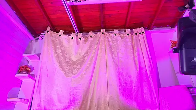 Snapshot of emyli_sw_ chatting on 02/18/25, 03:10 emyli sw online show from 02/18/25, 03:10