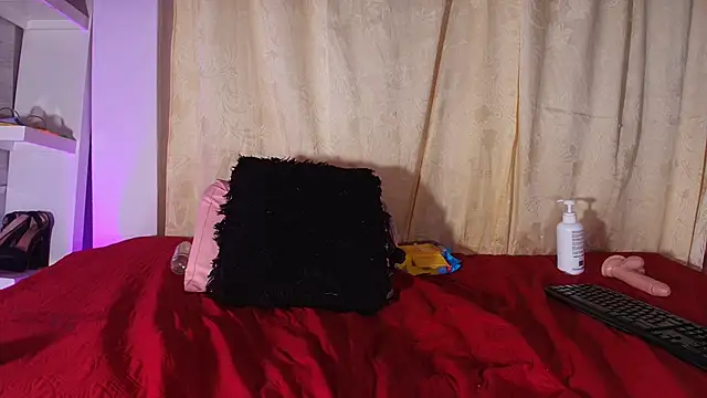 Snapshot of emyli_sw_ chatting on 03/19/25, 06:14 emyli sw online show from 03/19/25, 06:14