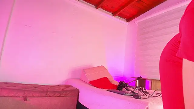 Snapshot of emyli_sw_ chatting on 09/20/25, 03:07 emyli sw online show from 09/20/25, 03:07