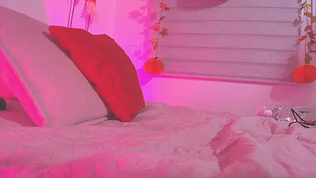 Snapshot of emyli_sw_ chatting on 10/23/25, 03:06 emyli sw online show from 10/23/25, 03:06