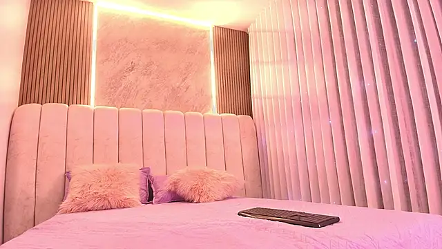 Snapshot of emyli_sw_ chatting on 12/05/25, 03:04 emyli sw online show from 12/05/25, 03:04