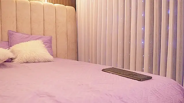 emyli sw  online show from 12/23/25, 03:15