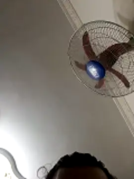 Snapshot of Popzbo chatting on 11/30/25, 01:04 Popzbo online show from 11/30/25, 01:04