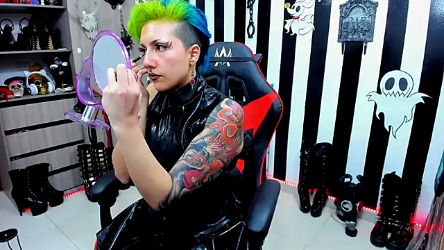 Snapshot of Mistress_Yelena chatting on 12/09/24, 11:13 Mistress Yelena online show from 12/09/24, 11:13