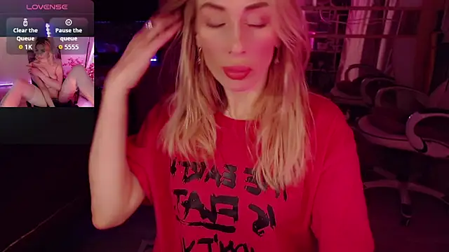 AnnieGOld  online show from 10/17/25, 11:40