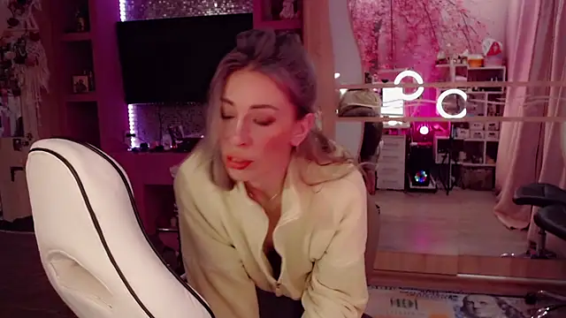 AnnieGOld  online show from 02/07/26, 10:46