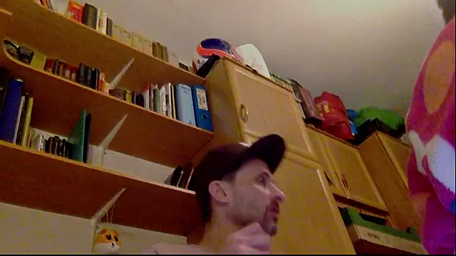 Snapshot of FireFox_Feel chatting on 12/04/24, 11:02 FireFox Feel online show from 12/04/24, 11:02