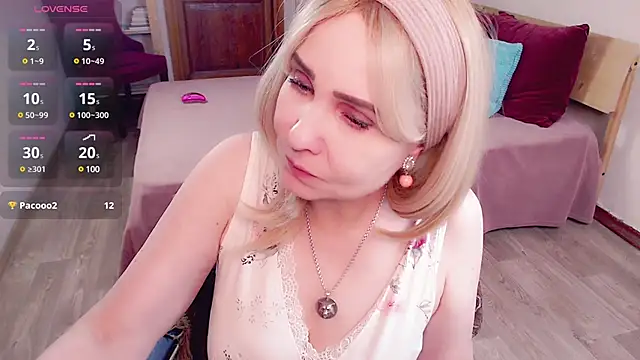 Snapshot of _unique_cam_ chatting on 12/07/24, 08:22  unique cam  online show from 12/07/24, 08:22