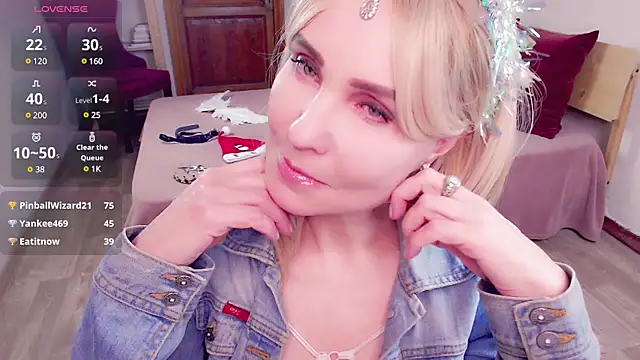 Snapshot of _unique_cam_ chatting on 12/14/24, 12:12  unique cam  online show from 12/14/24, 12:12