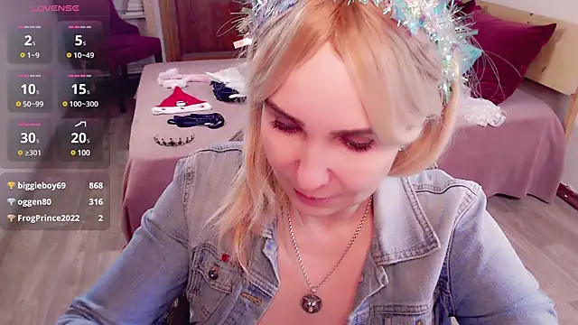 Snapshot of _unique_cam_ chatting on 12/29/24, 10:45  unique cam  online show from 12/29/24, 10:45