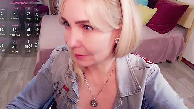 Snapshot of _unique_cam_ chatting on 01/06/25, 01:08  unique cam  online show from 01/06/25, 01:08