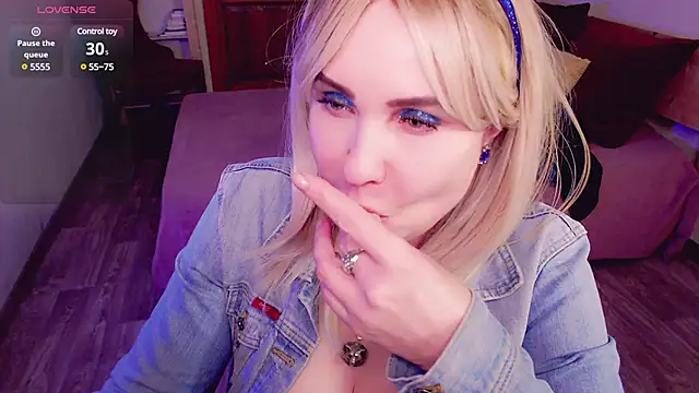 Snapshot of _unique_cam_ chatting on 03/15/25, 07:53  unique cam  online show from 03/15/25, 07:53