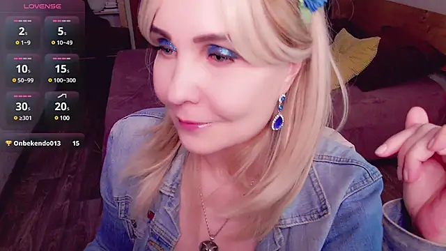 Snapshot of _unique_cam_ chatting on 03/15/25, 02:01  unique cam  online show from 03/15/25, 02:01