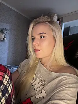 Snapshot of SIMBA_BOS chatting on 12/15/25, 02:49 SIMBA BOS online show from 12/15/25, 02:49