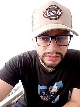 Snapshot of Sir_white chatting on 04/20/26, 04:21 Sir white online show from 04/20/26, 04:21