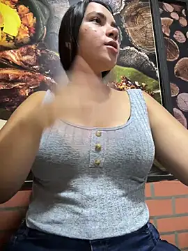 Snapshot of _queen_sofia chatting on 02/21/25, 05:09 queen sofia online show from 02/21/25, 05:09