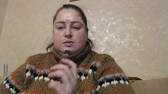 Amy August online show from 12/04/25, 02:04