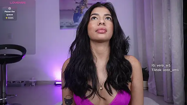 Snapshot of Veronica_ar chatting on 11/03/25, 02:13 Veronica ar online show from 11/03/25, 02:13