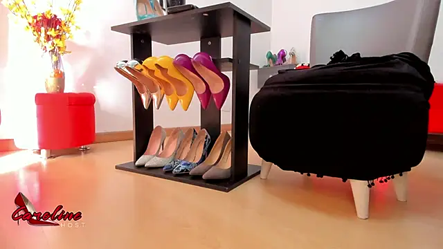 caroline host online show from 03/23/26, 09:19