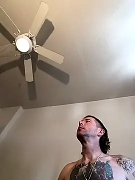 Snapshot of thefire420 chatting on 09/14/25, 05:34 thefire420 online show from 09/14/25, 05:34