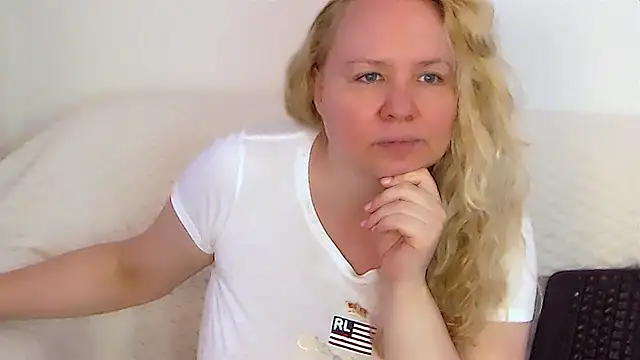 Sarah4you online show from 10/15/25, 03:45