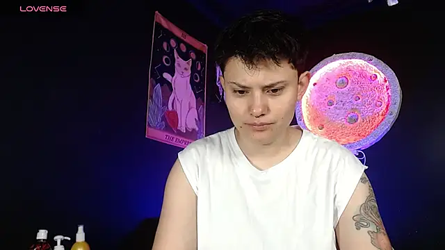 girl intense444 online show from 11/08/25, 12:38