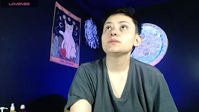 girl intense444 online show from 11/20/25, 12:49