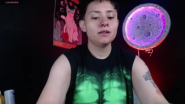 girl intense444 online show from 04/21/26, 01:39