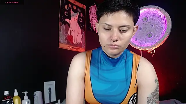 girl intense444 online show from 04/22/26, 01:23