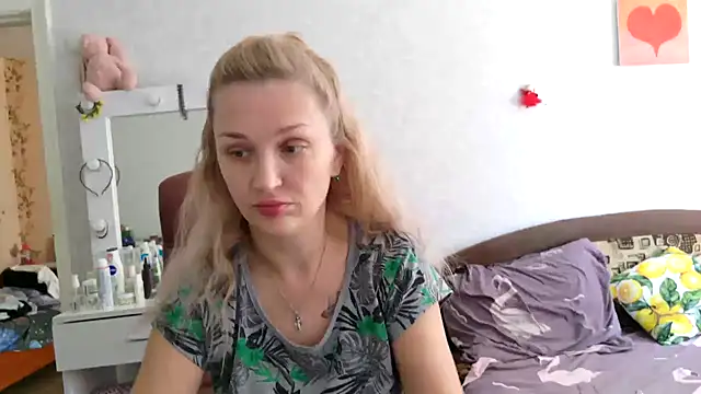 Snapshot of ModelEva chatting on 09/23/25, 09:45 ModelEva online show from 09/23/25, 09:45