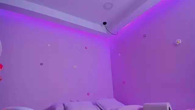 Snapshot of bella_adams_ chatting on 01/22/25, 12:59 bella adams online show from 01/22/25, 12:59