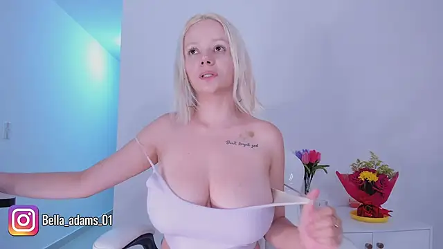 Snapshot of bella_adams_ chatting on 09/24/25, 11:30 bella adams online show from 09/24/25, 11:30