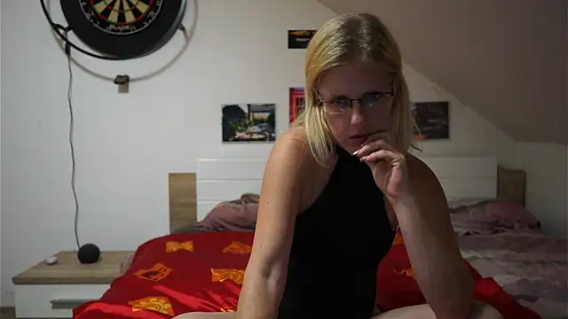 Moistdevil online show from 10/07/25, 05:10