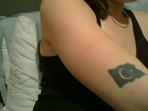 Snapshot of geilmeisje98 chatting on 12/02/24, 04:42 geilmeisje98 online show from 12/02/24, 04:42