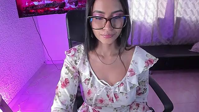 PaulinaBelushi online show from 04/15/26, 09:04