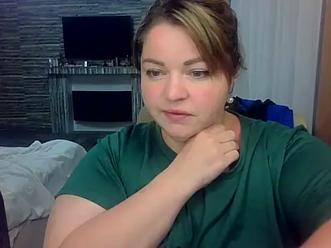 Snapshot of cute__cherry chatting on 05/20/26, 06:47 cute cherry online show from 05/20/26, 06:47